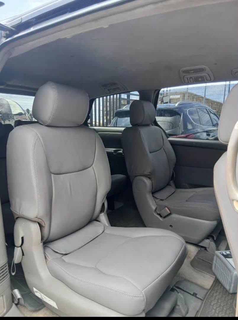 A picture of Toyota sienna 2006