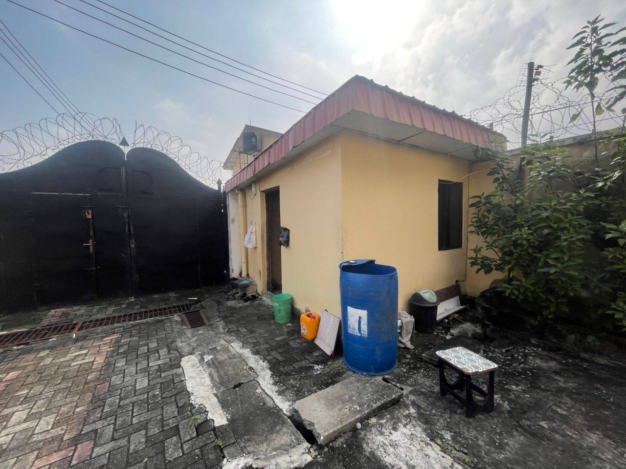 A picture of 7 Bedroom Detached House with a Room BQ