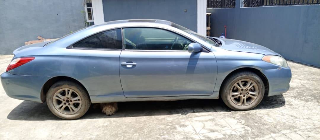 A picture of Toyota solara one door Not Taping engine only Nothing more