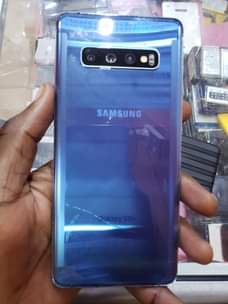 A picture of SAMSUNG S10 PLUS AT 290000