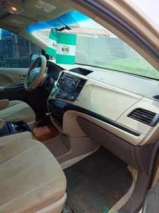 A picture of Toyota Sienna 2013 08109048759
