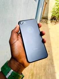 A picture of iPhone 7 32Gb at 200k