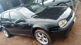 A picture of Volkswagen golf Neatly used car engine and manual gear working