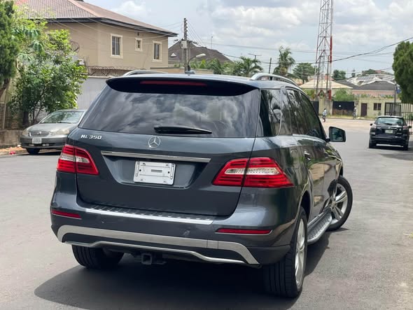 A picture of Ml350 Toks panoramic Thumbstart park assist mirror folding