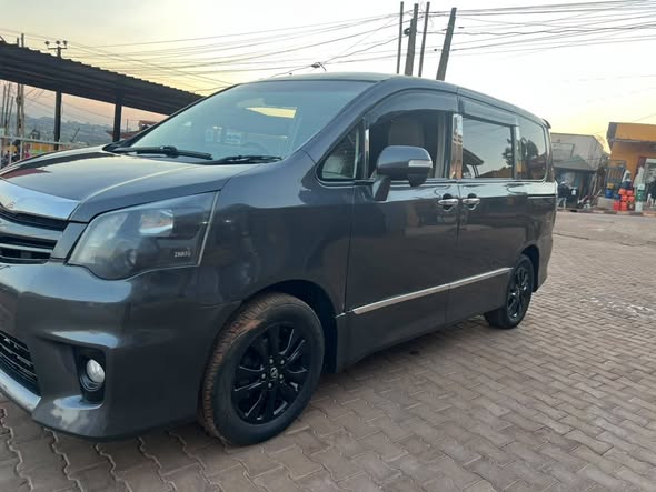 A picture of Noah si 0705375387 0776639068 watsup 28m