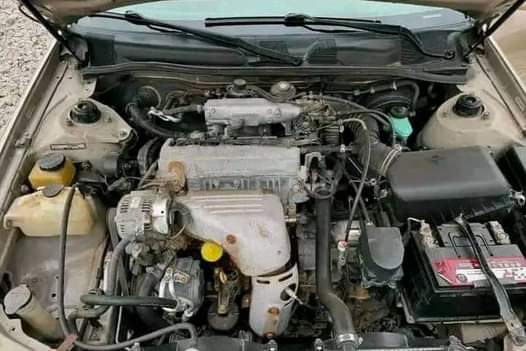 A picture of 2000 Toyota Camry tiny light Good condition