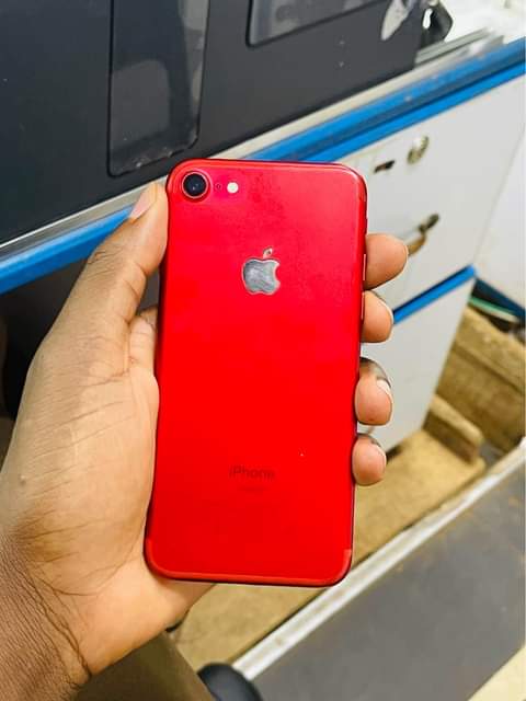 A picture of Iphone 7 128gb at 270k Faulty touch ID 