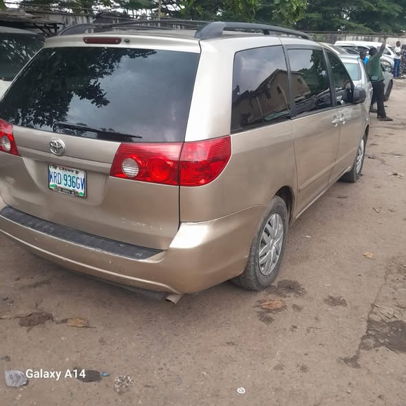 A picture of TOKUNBO STANDARD First registration First body pan Registered 2008 on