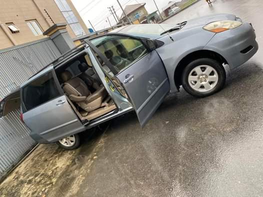 A picture of HOTTEST DEAL Extremely clean Toyota Sienna 2006 Privit use Please