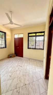 A picture of Mwana Nzengo Nimekuletea kitu kipyaa ni Apartment s kalii stand