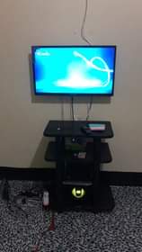 A picture of nauza kabati tv inch 32 pasi meza na kiti kitanda