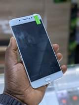 A picture of VIVO X7 PLUS GB 128 RAM 6 USED DUBAI CLEAN