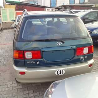 A picture of Toyota Picnic 2000 Model
