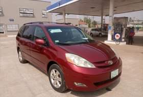 A picture of Danny YunG Smarts Autos Neat Toyota Sienna 06 Very Sound