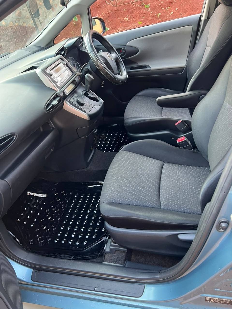 A picture of Toyota wish 2011 31m money needed