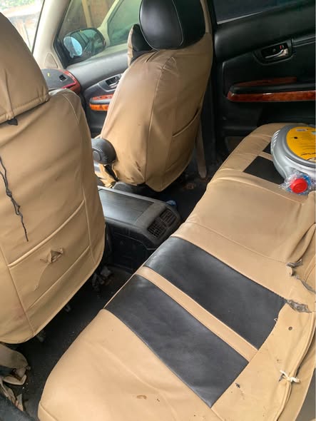 A picture of Lexus 350