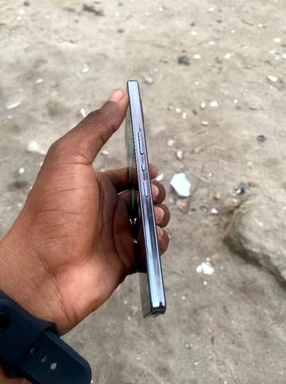 A picture of AQUOS 06