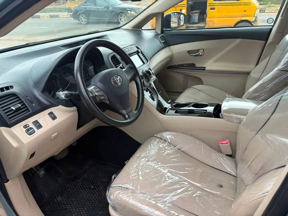 A picture of 2010 Foreign Used Toyota Venza