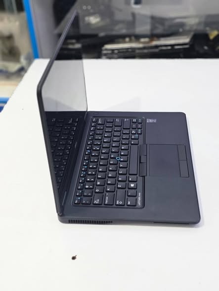 A picture of Dell latitude 7450
