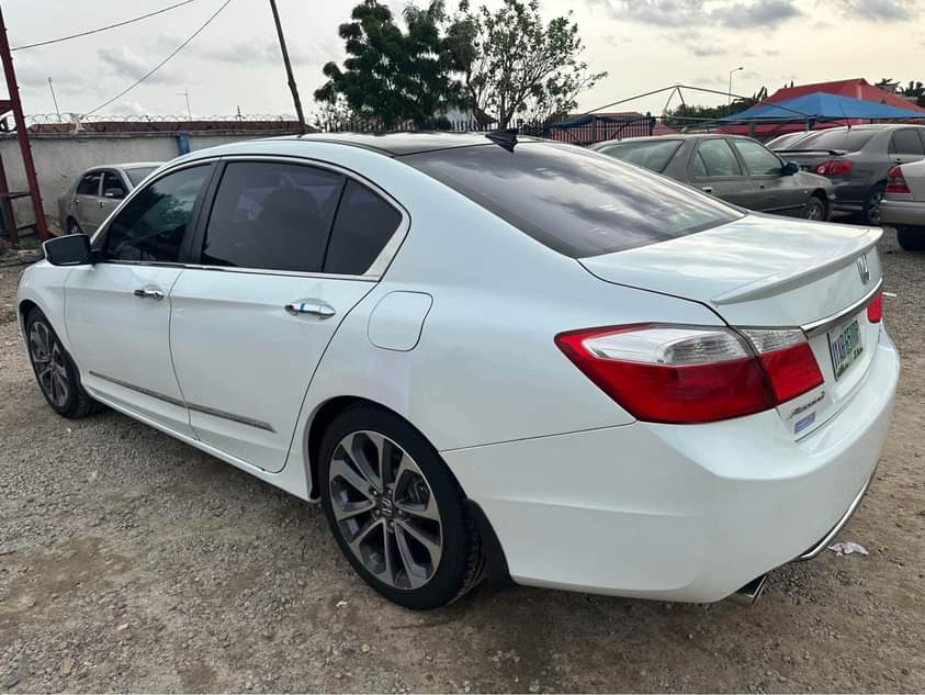 A picture of Honda Accord 2014