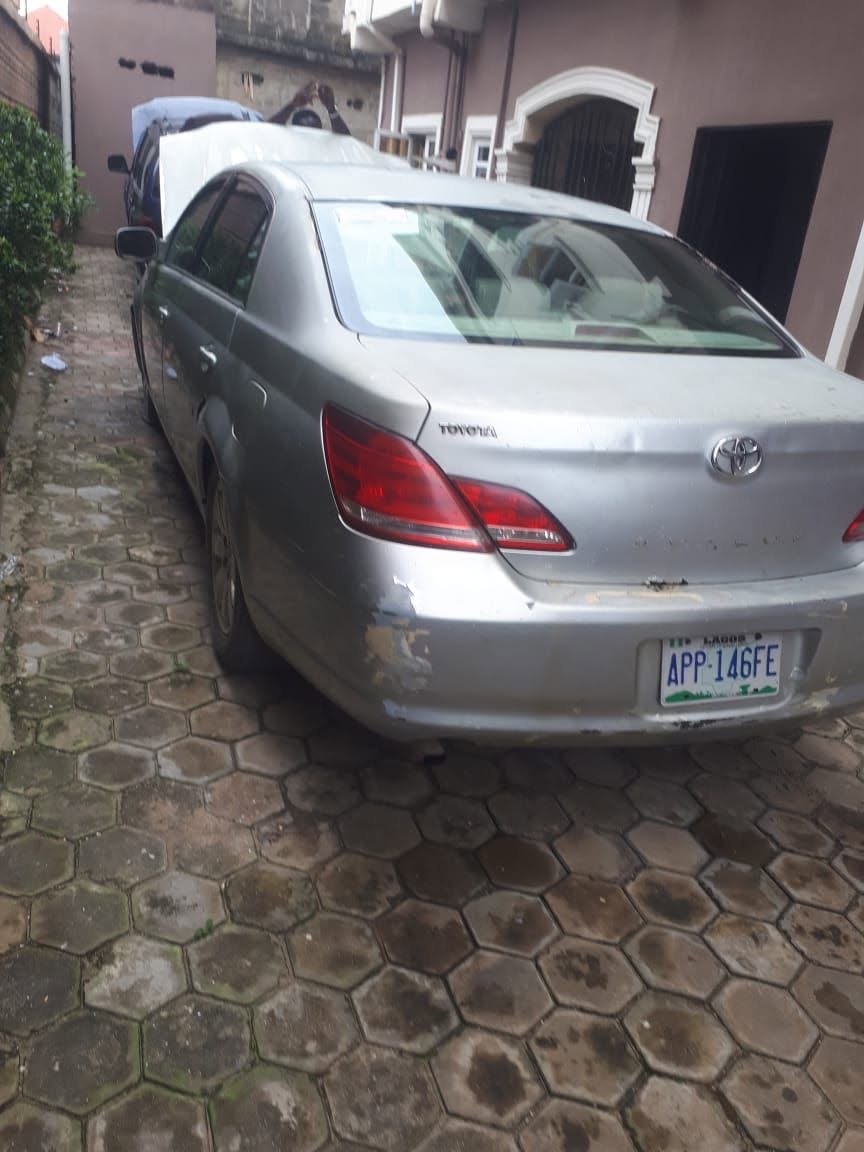 A picture of TOYOTA AVALON