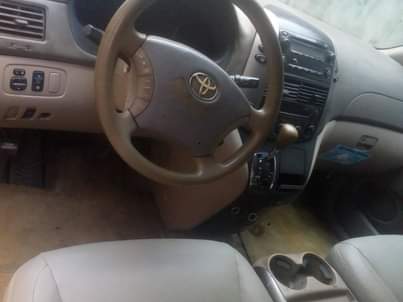 A picture of Toyota Sienna 2006 for sale