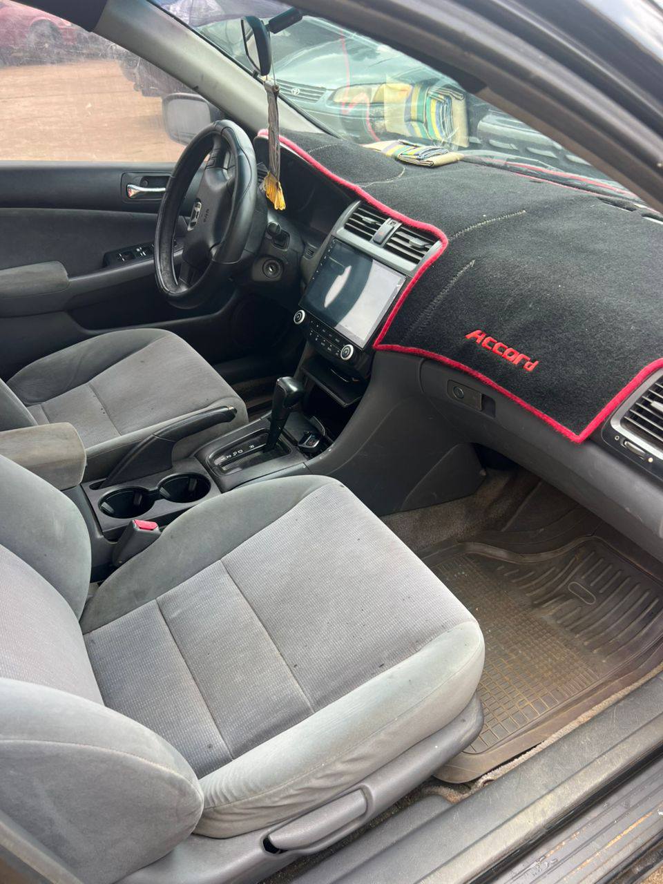 A picture of Registered Honda Accord 04 wit plugs.