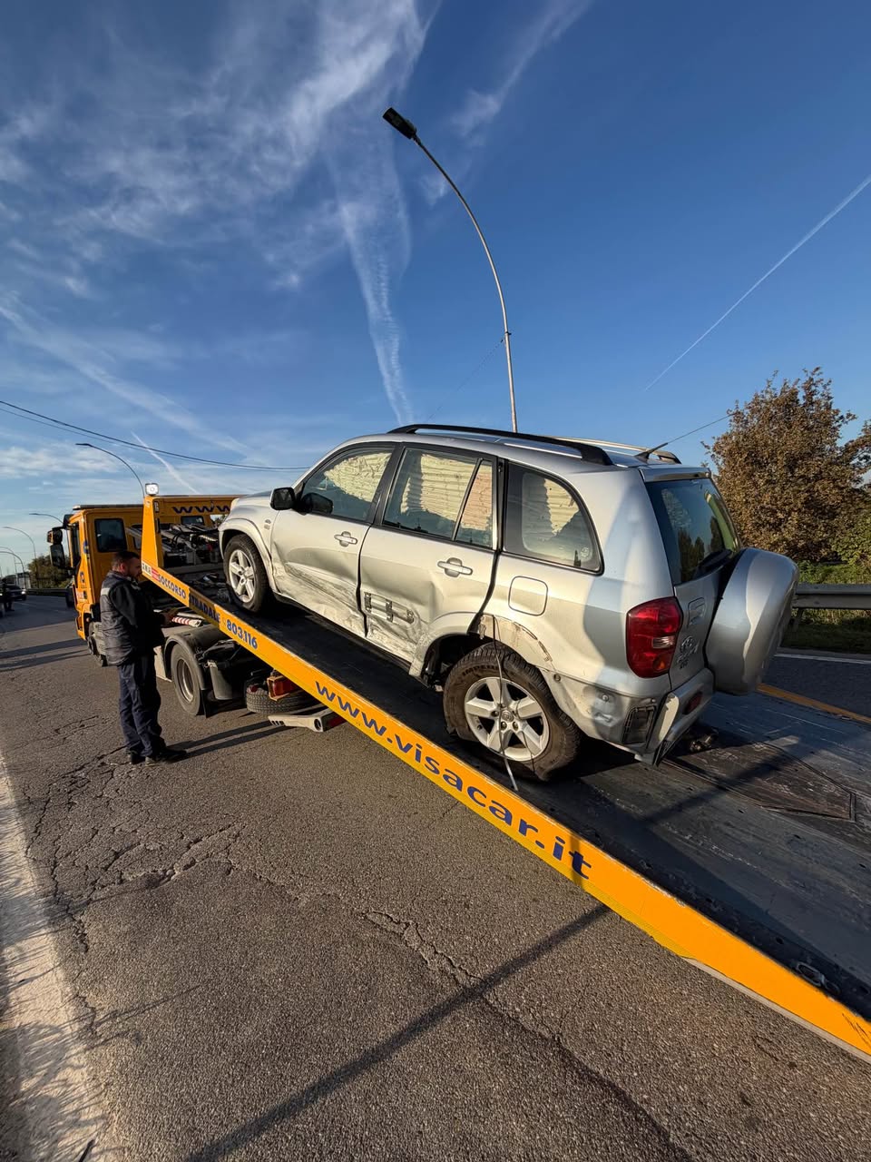 A picture of 2005 Toyota rav4