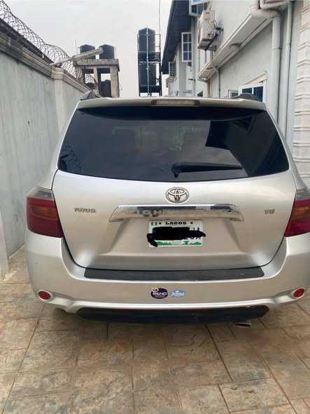 A picture of TOYOTA Highlander 2010
