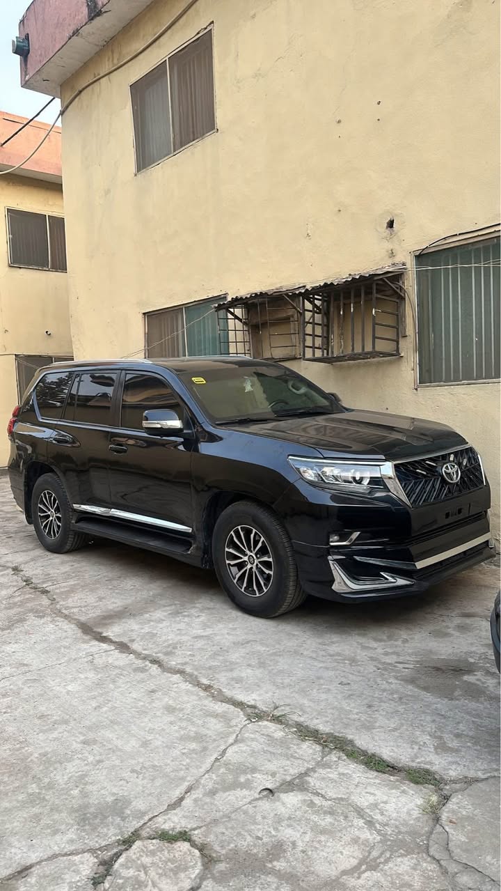 A picture of 2013 TOYOTA PRADO V6