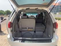 A picture of 2004 model Toyota sienna 3.2million