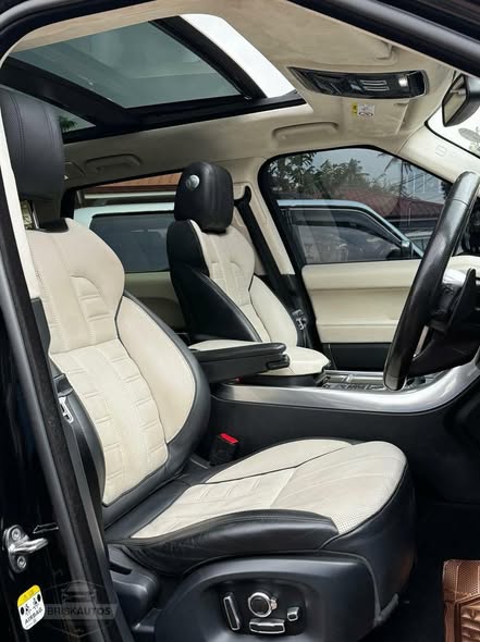 A picture of Range rover