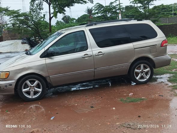 A picture of TOYOTA SIENA 2002MODEL CLEAN DEAL FIRST BODY PAN ENGINE GEAR