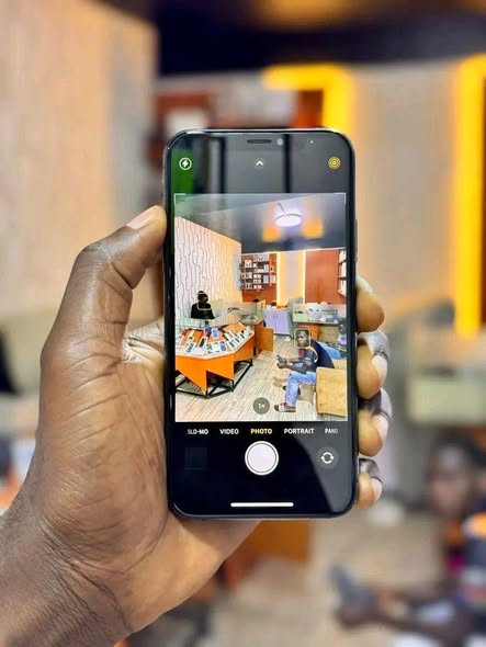 A picture of Iphone x