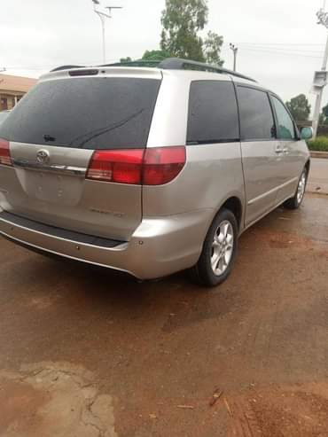 A picture of Neatly Used Toyota Sienna XLE 2005 Model With Untempered Engine