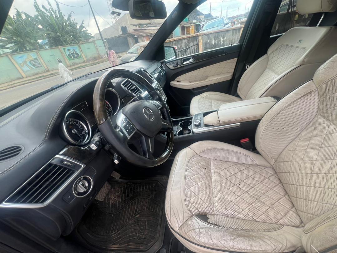 A picture of 2012 Mercedes Benz benz ml 350
