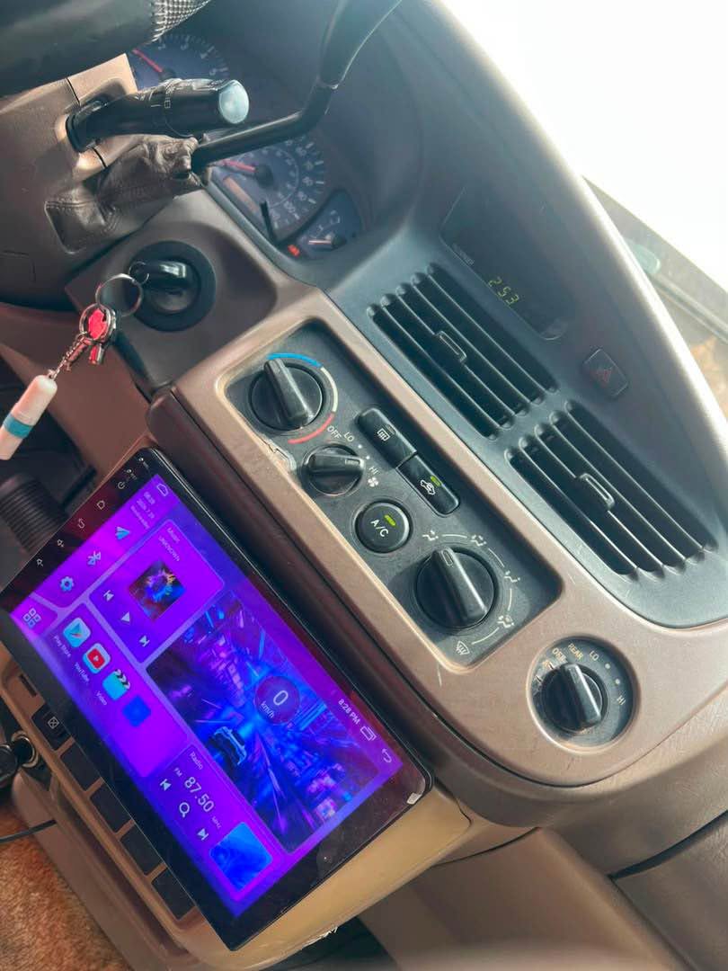 A picture of Toyota sienna 2003