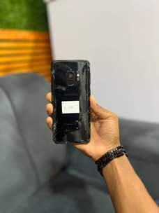 A picture of Samsung S9 plain
