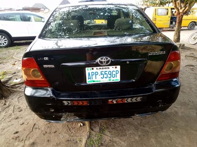 A picture of Toyota Corolla 05 bank type Engine and gear perfect ok