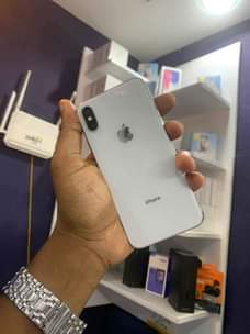 A picture of iPhone x no face GB 64 bh 100