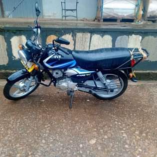A picture of TVS 125 BLACK