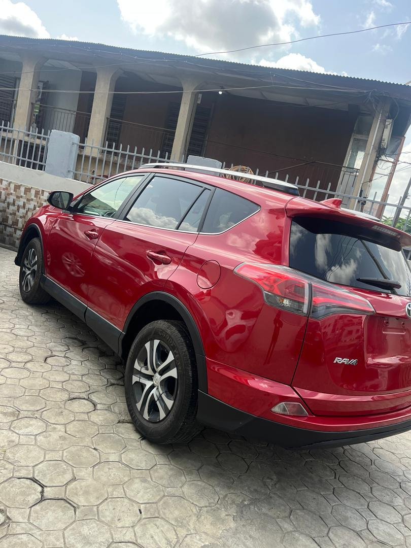 A picture of 2016 Foreign used rav 4