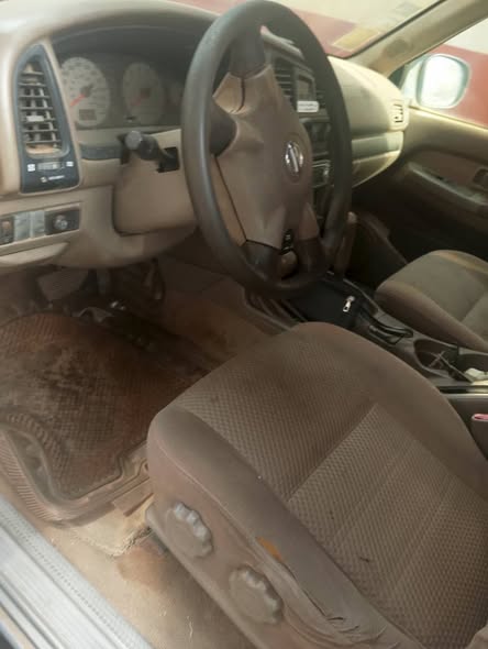 A picture of Nissan with automatic transmission and Auxiliary