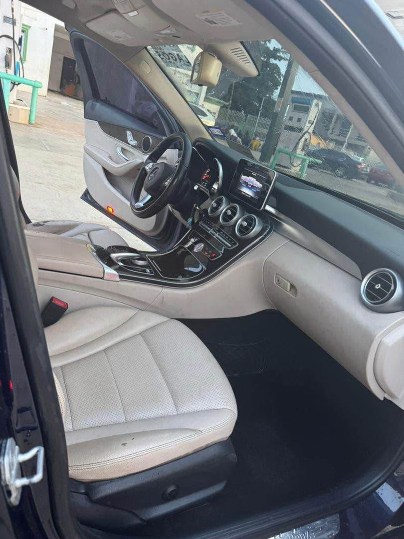 A picture of DISTRESS FOREIGN USED 2015 C300 07066049055