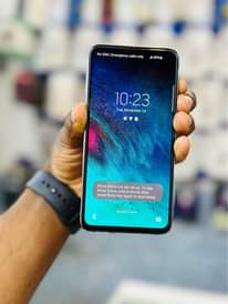 A picture of GALAXY S10e