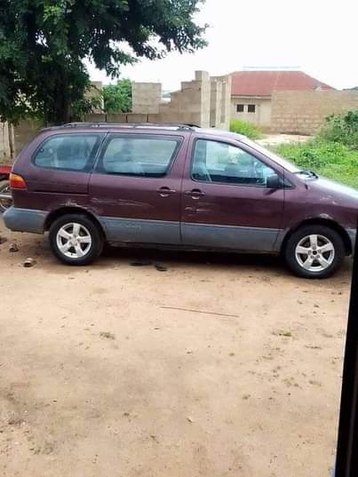 A picture of Toyota sienna first body good engine pafect gear ac need