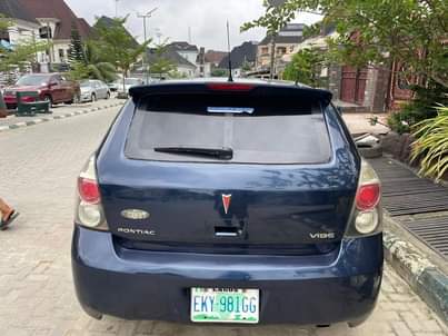 A picture of 2010 V clean Pontiac Vibe perfect engine and gear neatly