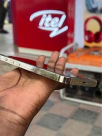 A picture of Iphone 14 pro 128gb