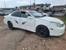 A picture of LEXUS ES 330 ACCIDENTED BODY ENGINE AND GEAR PERFECT OK