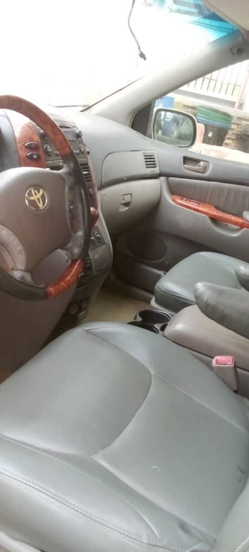 A picture of Dealers market Toyota sienna big Silent v6 engine Smooth gear